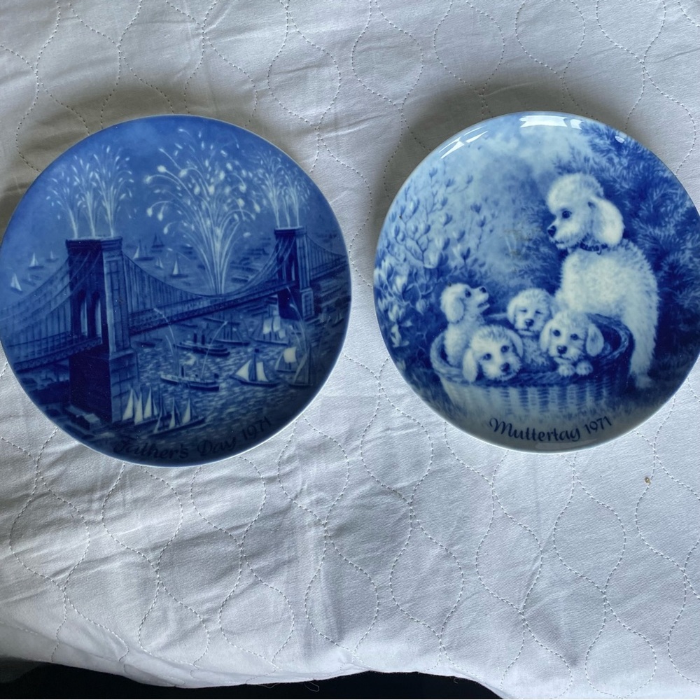 Set of 2 plates 8” (Father’s Day) (Muttertag) 1971 Berlin design blue & white